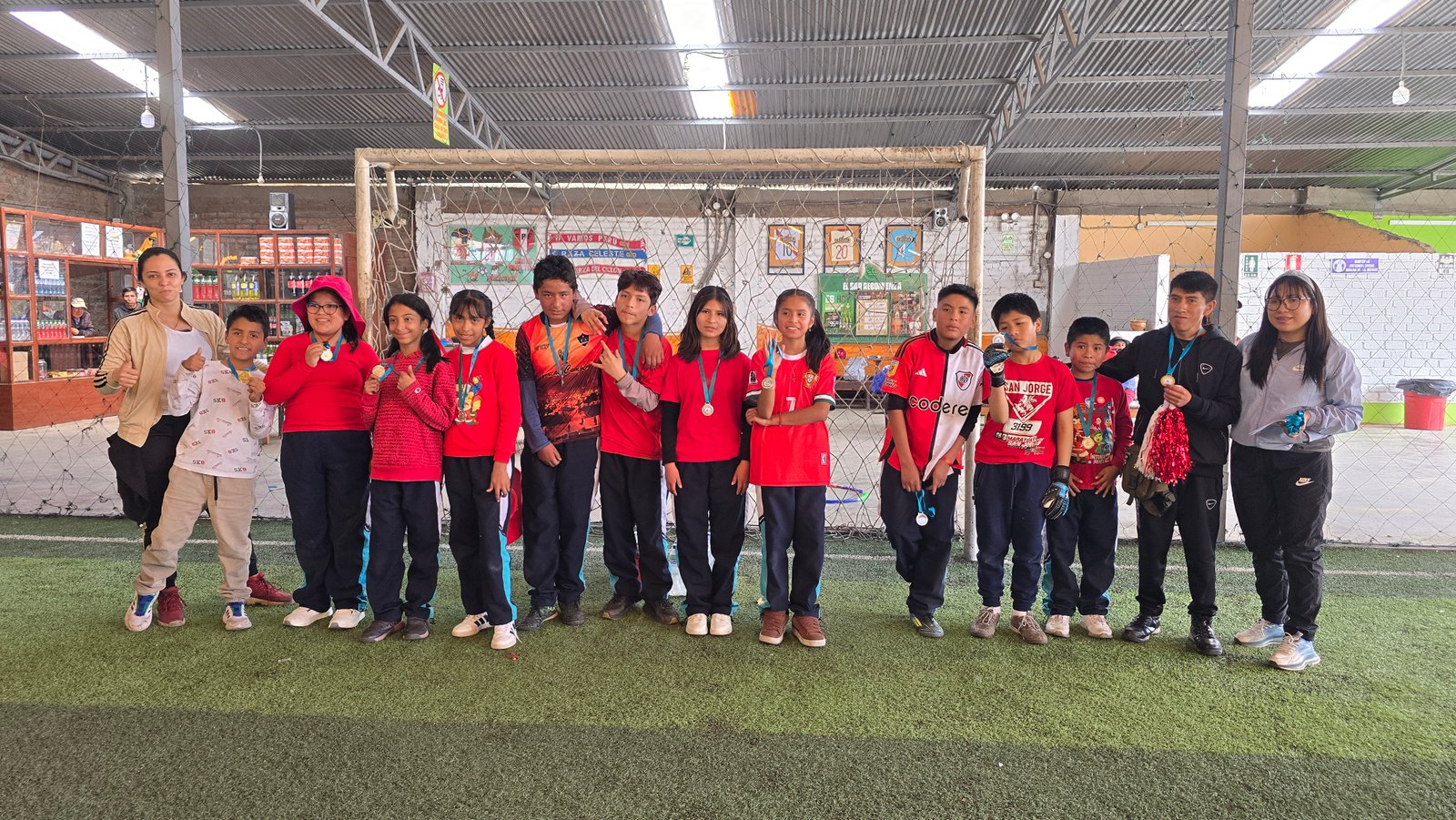 Estudiantes con medallas